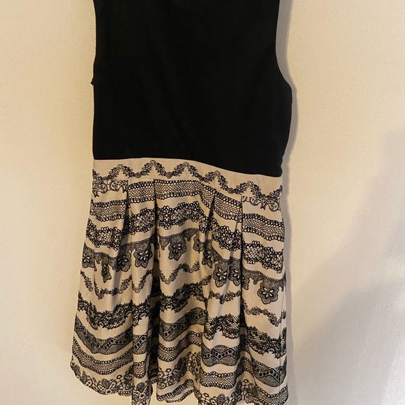 Elle Black and Tan dress - Picture 3 of 5